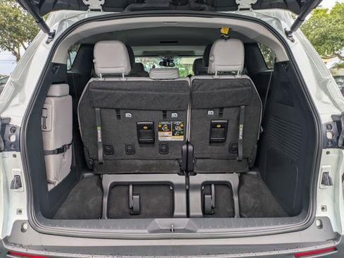 Used 2025 Toyota Sienna XLE FWD image 13