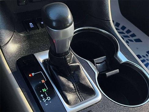 Used 2019 Toyota Highlander SE image 31