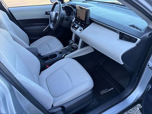 Used 2024 Toyota Corolla Cross LE image 29