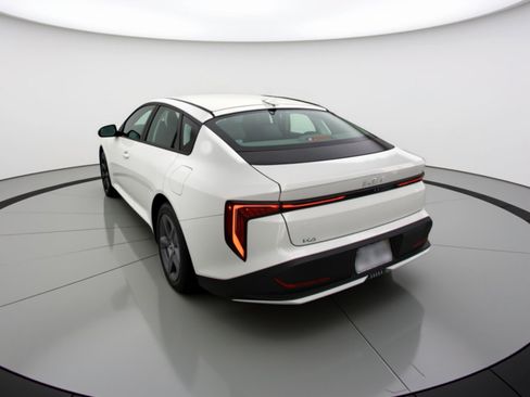 Used 2025 Kia K4 LXS image 6