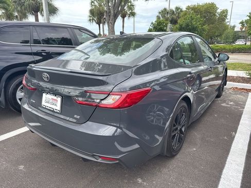 Used 2025 Toyota Camry SE FWD image 4