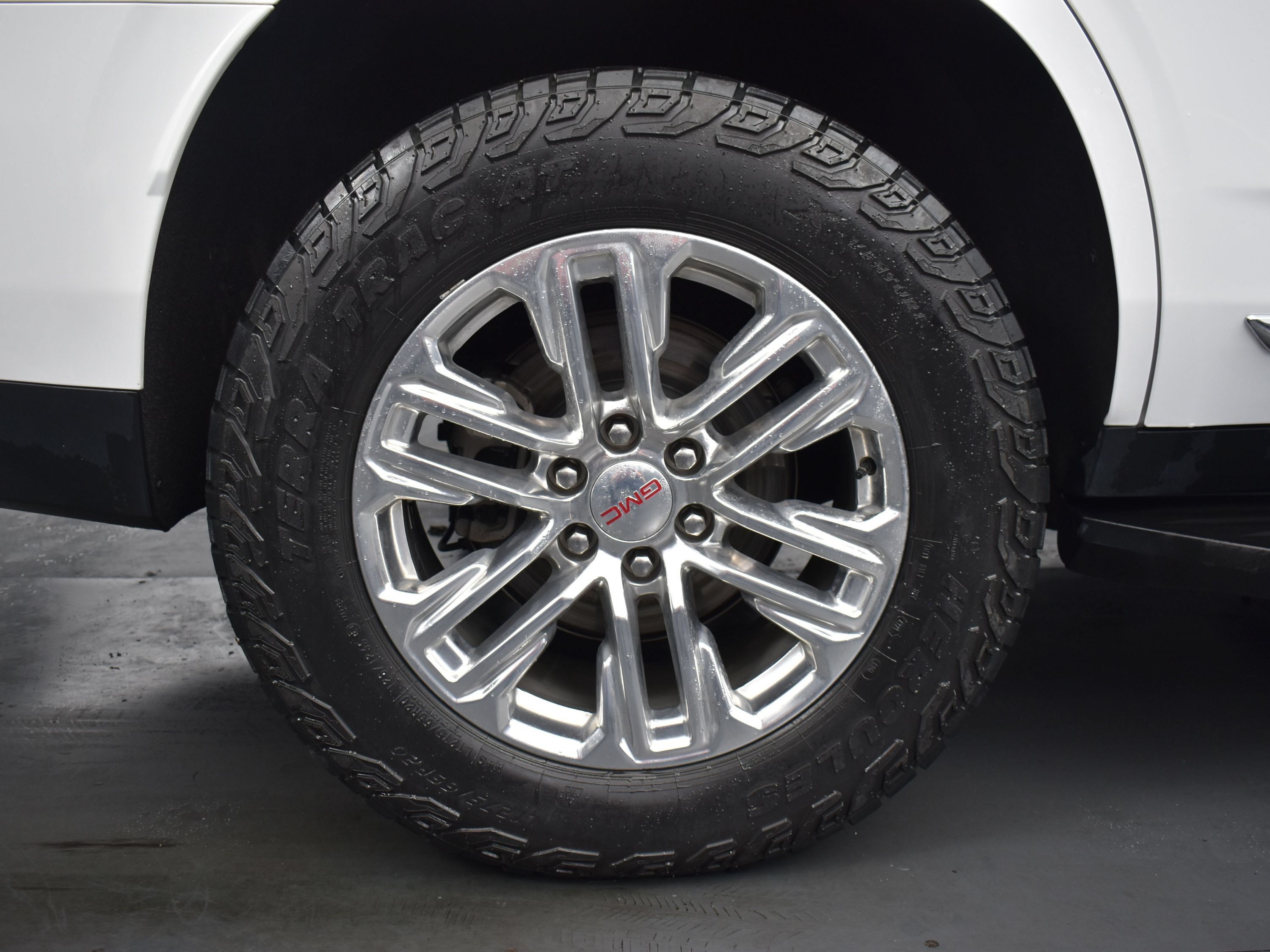 Used 2023 GMC Yukon SLT AWD/4WD image 9