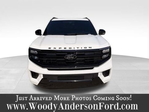 Used 2025 Ford Expedition Platinum w/ Stealth Performance Package AWD/4WD image 3
