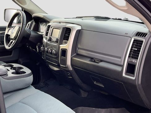 Used 2019 RAM 1500 Classic SLT AWD/4WD image 29