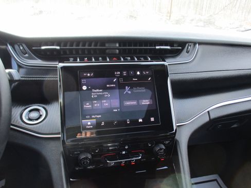 Certified 2023 Jeep Grand Cherokee L Laredo image 19