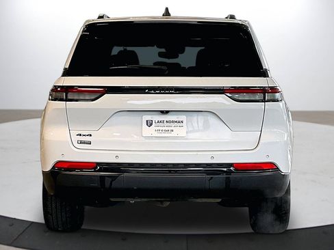 Used 2023 Jeep Grand Cherokee Altitude AWD/4WD image 8