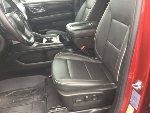 Used 2024 Chevrolet Suburban Premier w/ Premium Package image 19