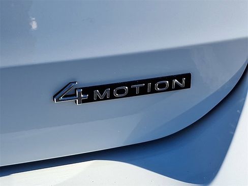 Certified 2025 Volkswagen Taos SE w/ Panoramic Sunroof Package image 34