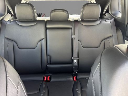 Used 2025 Jeep Compass Limited image 18