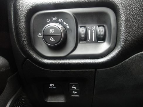 New 2026 RAM 1500 4x4 Crew Cab image 18