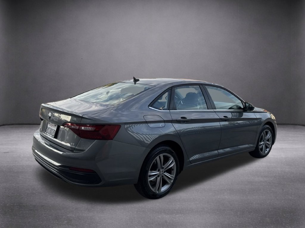 Used 2024 Volkswagen Jetta SE FWD image 8