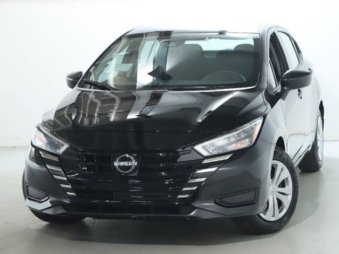 Certified 2025 Nissan Versa S w/ Trunk Package image 3