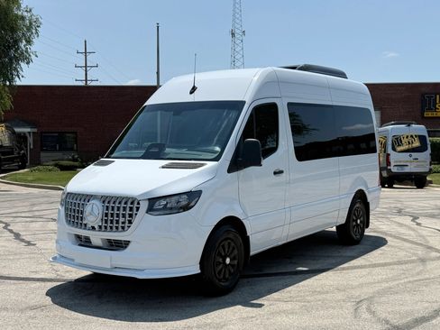 Used 2025 Mercedes-Benz Sprinter 2500 image 3