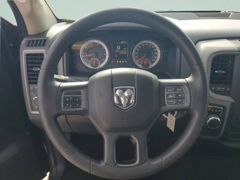 Used 2017 RAM 1500 Express RWD image 11