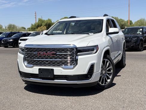 Used 2023 GMC Acadia Denali w/ Denali Ultimate Package AWD/4WD image 3