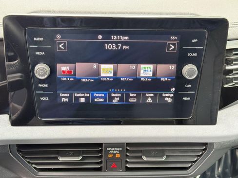 Used 2025 Volkswagen Jetta SE FWD image 21