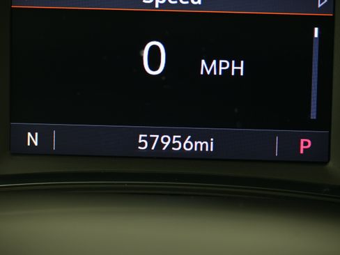 Used 2023 Chevrolet Traverse LT image 9