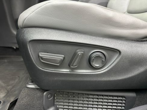Used 2023 Toyota Sienna XLE image 10
