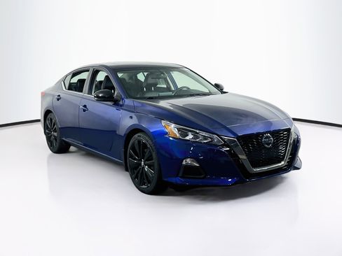 Used 2019 Nissan Altima 2.5 SR w/ SR Premium Package FWD image 3