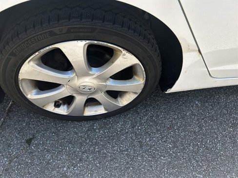 Used 2011 Hyundai Elantra Limited FWD image 12