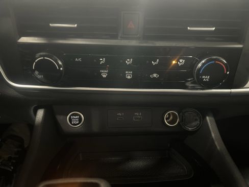 Used 2023 Nissan Rogue S image 42