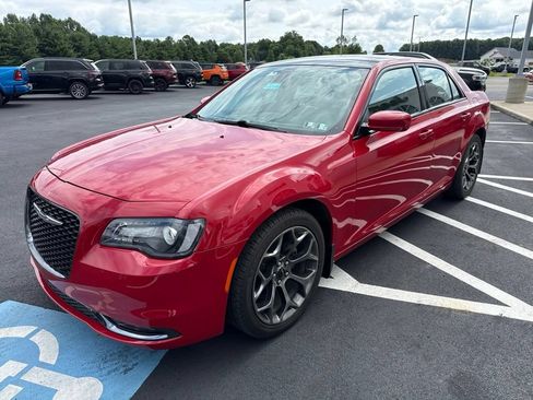 Used 2015 Chrysler 300 S RWD image 4