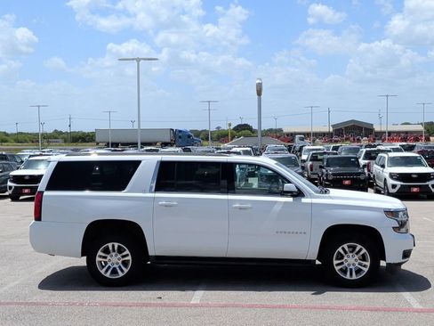 Used 2017 Chevrolet Suburban LT AWD/4WD image 9