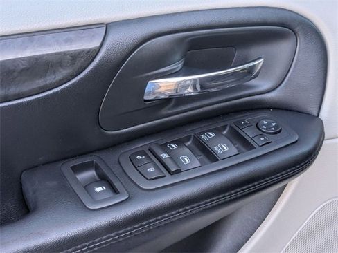 Used 2020 Dodge Grand Caravan SE image 14