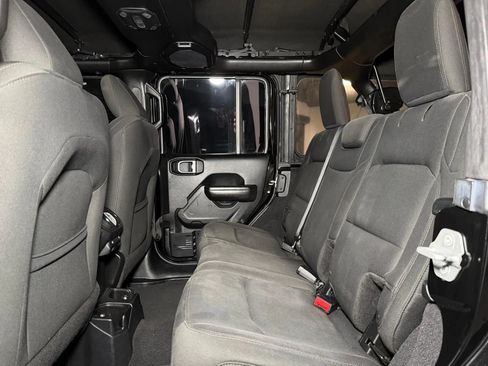 Used 2018 Jeep Wrangler Unlimited Sport S AWD/4WD image 17