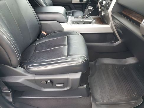 Used 2019 Ford F150 Lariat w/ Equipment Group 502A Luxury image 16