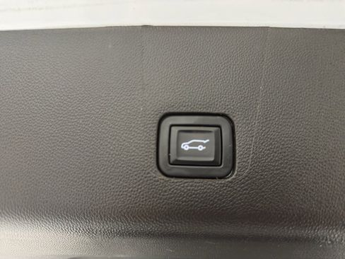 Used 2023 Chevrolet Traverse High Country image 23