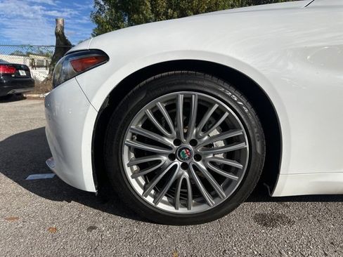 Used 2020 Alfa Romeo Giulia Ti w/ Quick Order Package 22Z Lusso image 11