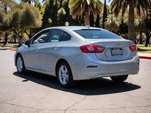 Used 2016 Chevrolet Cruze LT w/ Convenience Package FWD image 6