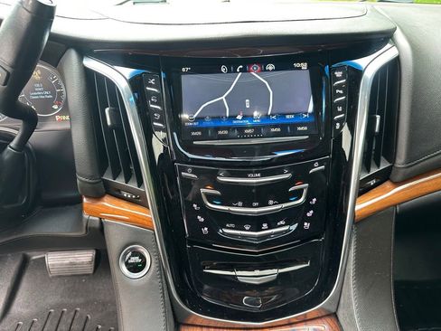 Used 2015 Cadillac Escalade Premium AWD/4WD image 23