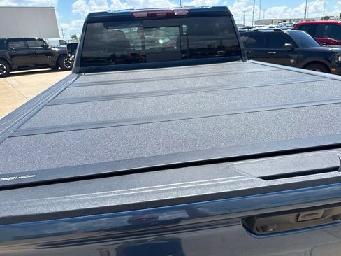 Used 2024 Chevrolet Silverado 2500 High Country w/ Technology Package AWD/4WD image 12