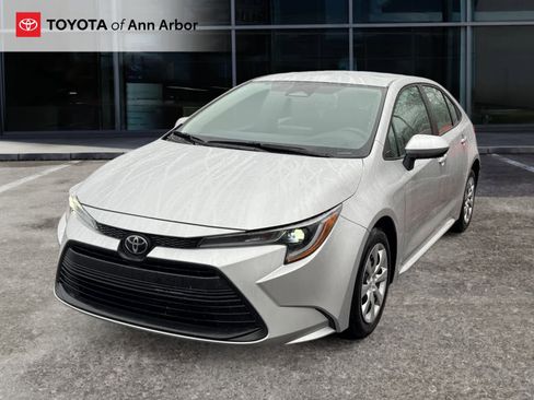 Used 2025 Toyota Corolla LE image 6