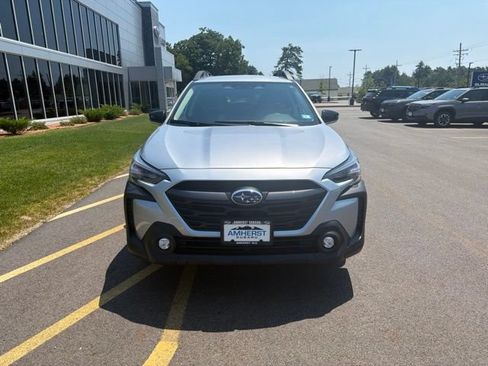 Used 2025 Subaru Outback Premium AWD/4WD image 2
