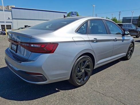 New 2026 Volkswagen Jetta SE FWD image 4
