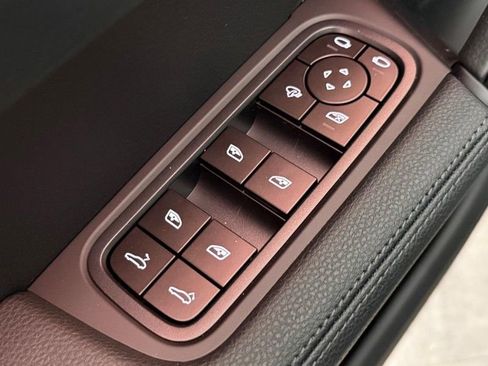 New 2026 Porsche Cayenne image 23