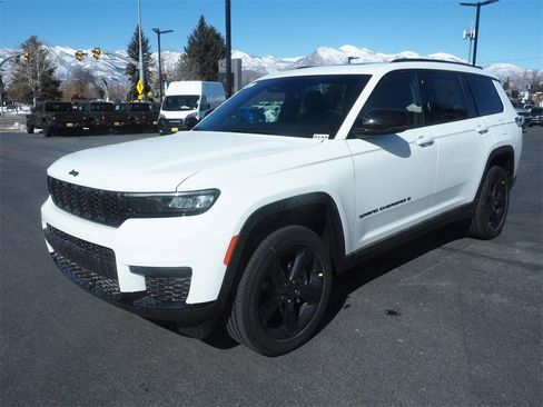 New 2025 Jeep Grand Cherokee L Laredo image 4