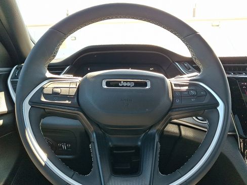 Certified 2025 Jeep Grand Cherokee L Altitude image 21