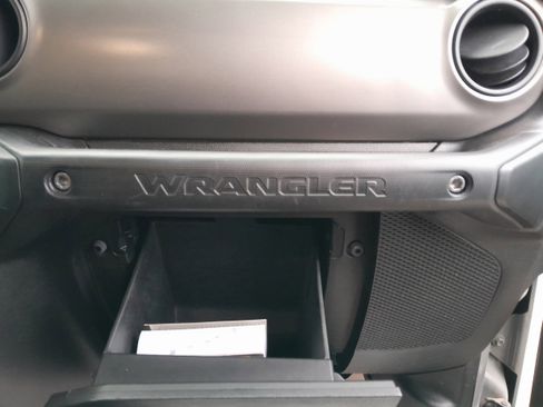 Used 2020 Jeep Wrangler Sport S image 35