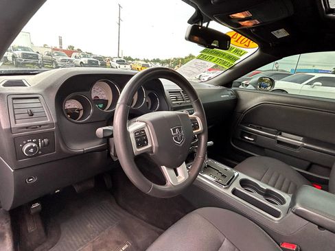 Used 2014 Dodge Challenger R/T image 17