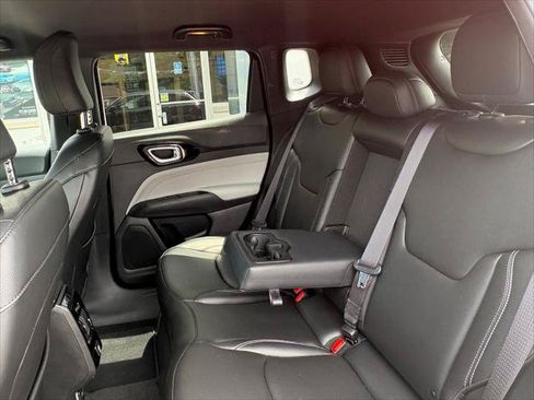 Certified 2025 Jeep Compass Limited AWD/4WD image 13