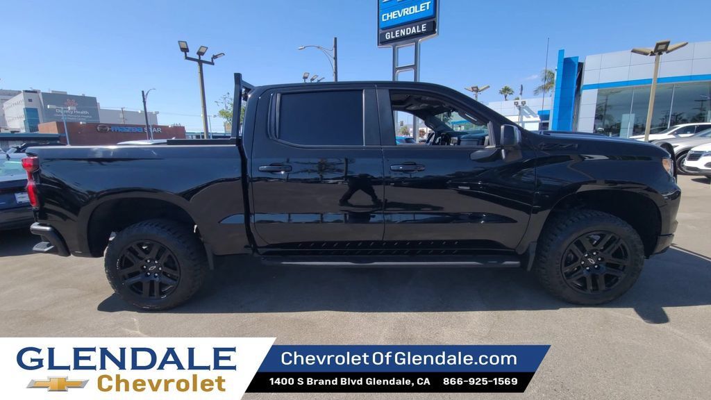 Used 2024 Chevrolet Silverado 1500 LT Trail Boss w/ LT Trail Boss Premium Package AWD/4WD image 9