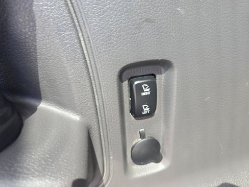 Used 2013 Ford Edge Limited FWD image 7