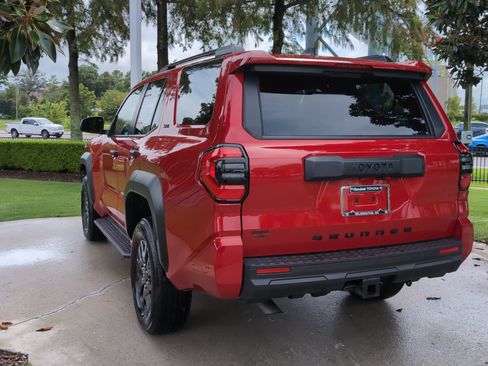 Certified 2025 Toyota 4Runner SR5 AWD/4WD image 8