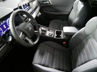 New 2025 Mitsubishi Outlander SE