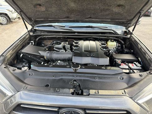 Used 2022 Toyota 4Runner SR5 Premium image 9