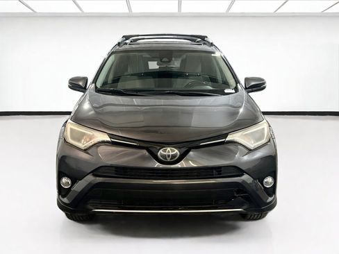Used 2018 Toyota RAV4 XLE AWD/4WD image 2